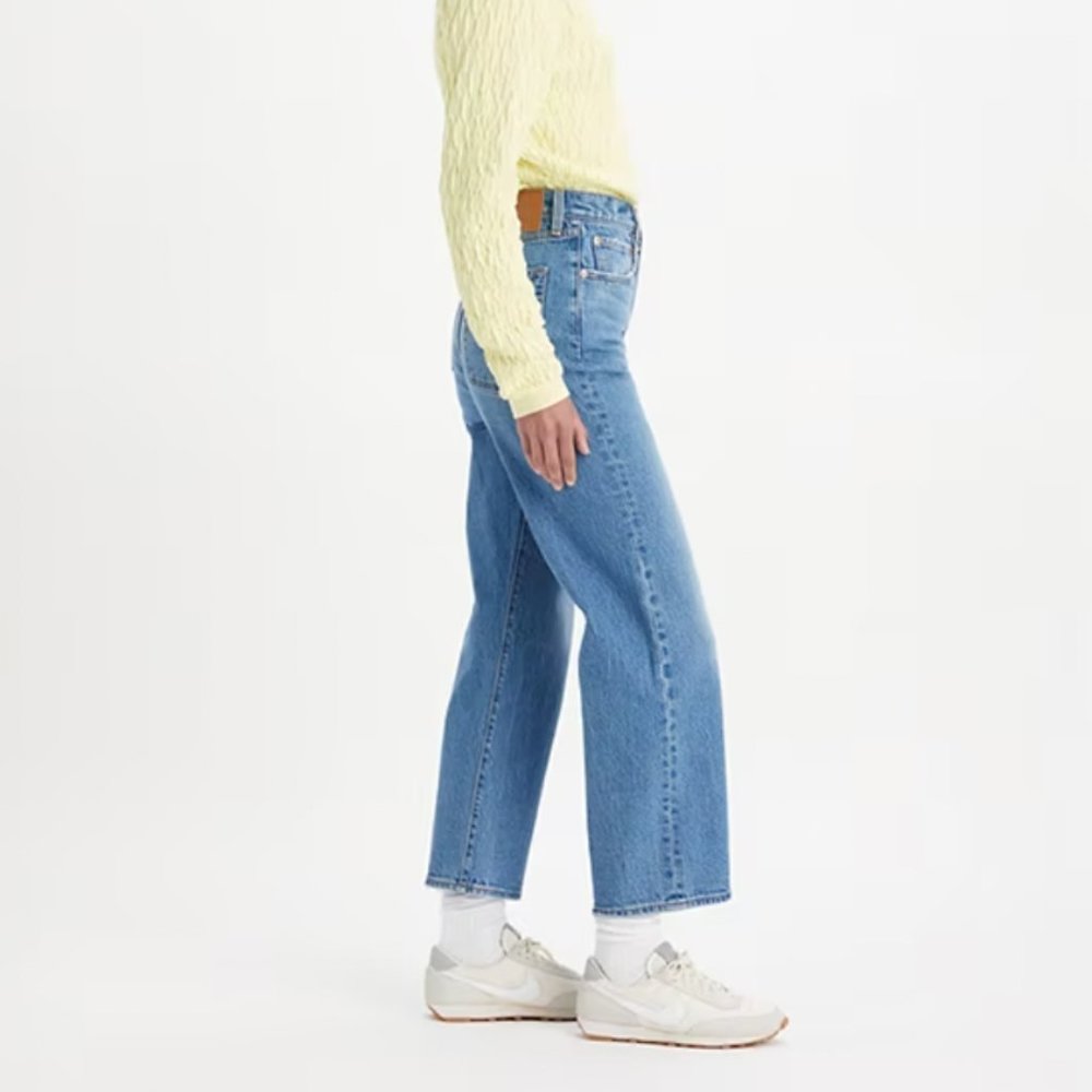 NWOT Levi's RIBCAGE STRAIGHT ANKLE WOMEN'S JEANS - Medium Wash